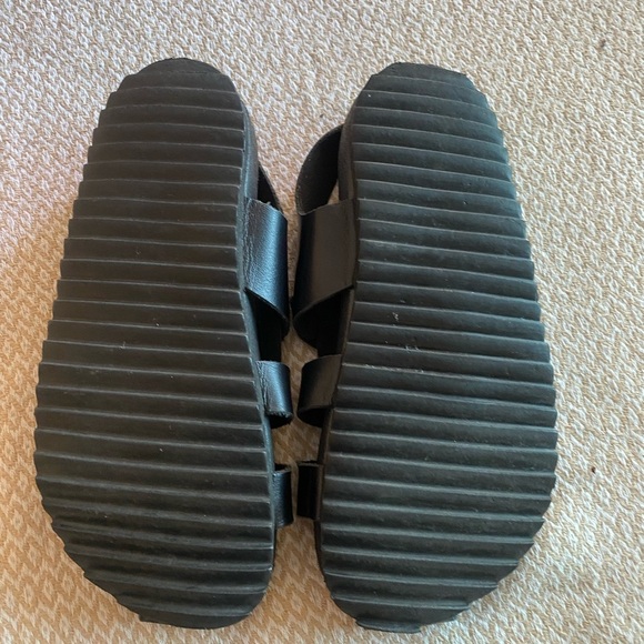 ZARA Kids Black Leather Fisherman Sandals
Size: EU 30 (approx. US Kids 12) - Picture 7 of 7
